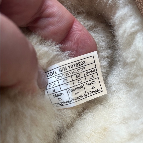 UGG Tan Shearling Boots worn size 9 - Picture 8 of 11